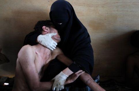 pieta wspolczesna - fotograficzna, ale tez sztuka wymowna (i nagrodzona...)<br />+++++++++++++++++++++++++++++++